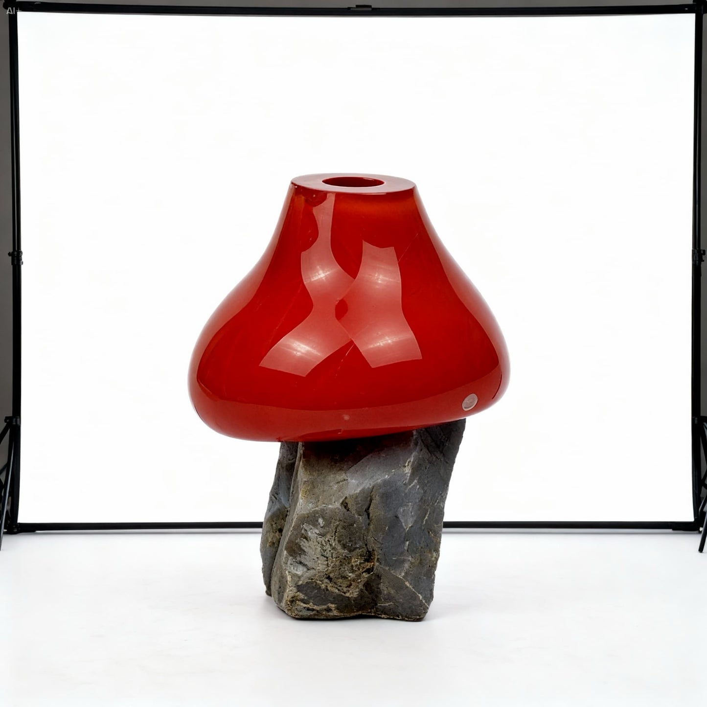 Derin Kor Kırmızı Cam Vazo