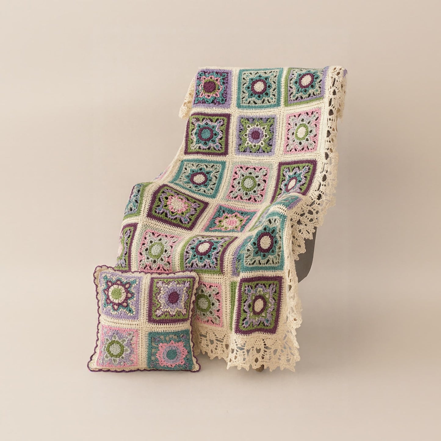 Çiçek Motifli Krem Koltuk Seti